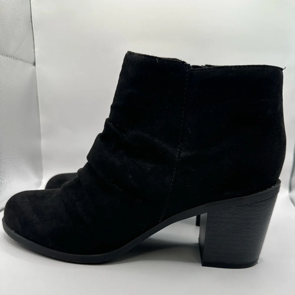 Arizona Black Laser Cut Out Chunk Heel‎ Ankle Boot Booties Size 9